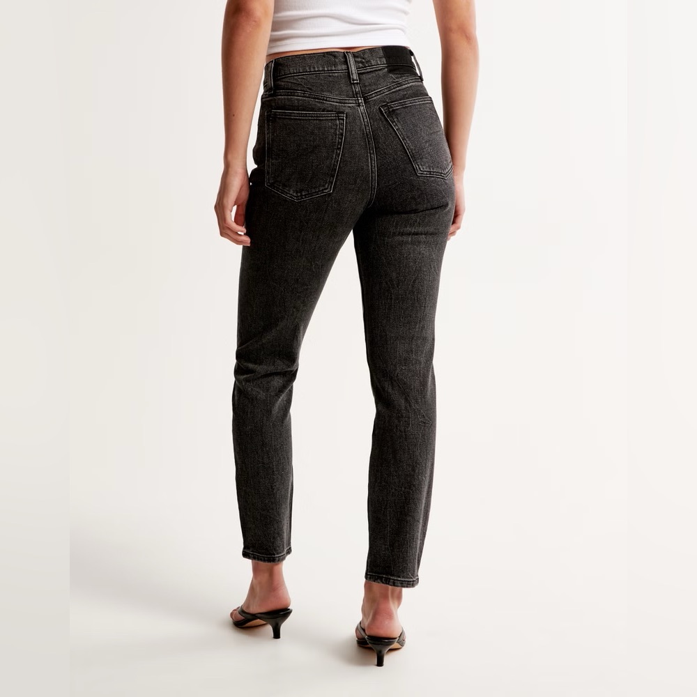 Abercrombie & Fitch Women’s The Mom High Rise Jean Black Wash - Size 6L - Picture 3 of 11